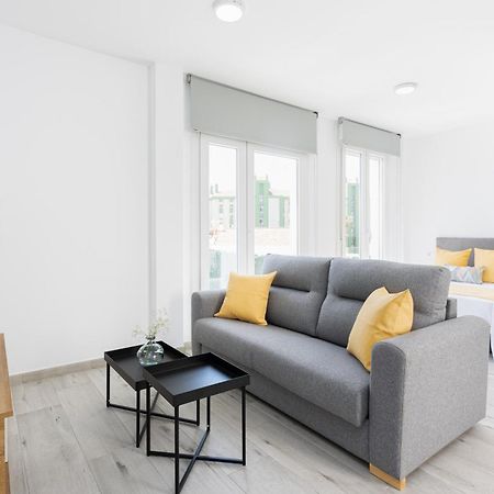 Apartamentos La Pelusa Málaga Oda fotoğraf