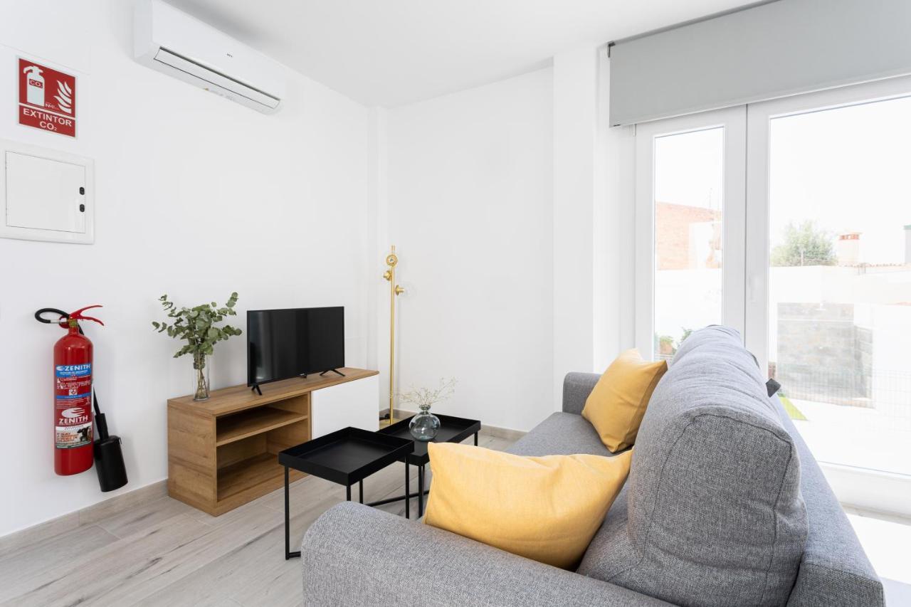 Apartamentos La Pelusa Málaga Dış mekan fotoğraf