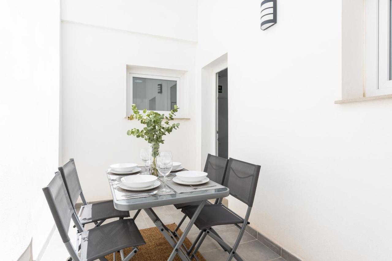 Apartamentos La Pelusa Málaga Dış mekan fotoğraf
