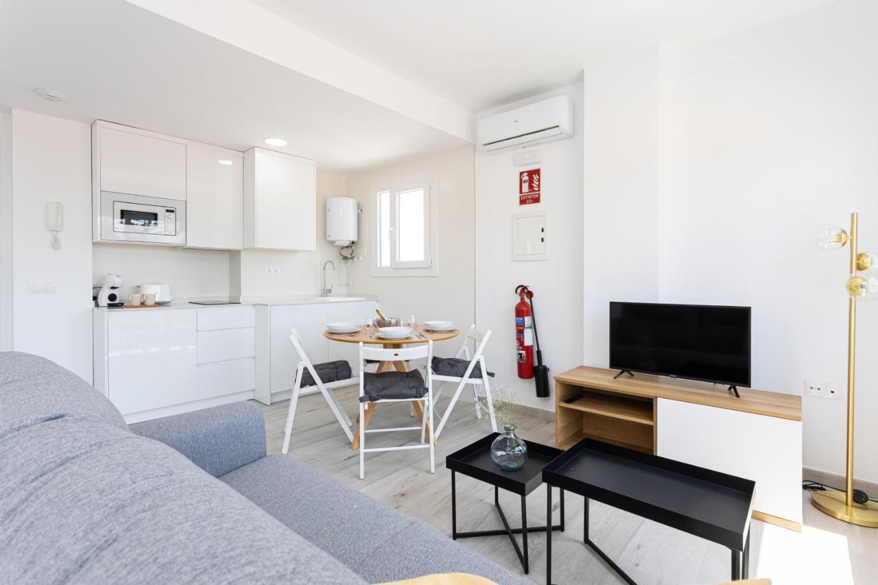 Apartamentos La Pelusa Málaga Dış mekan fotoğraf