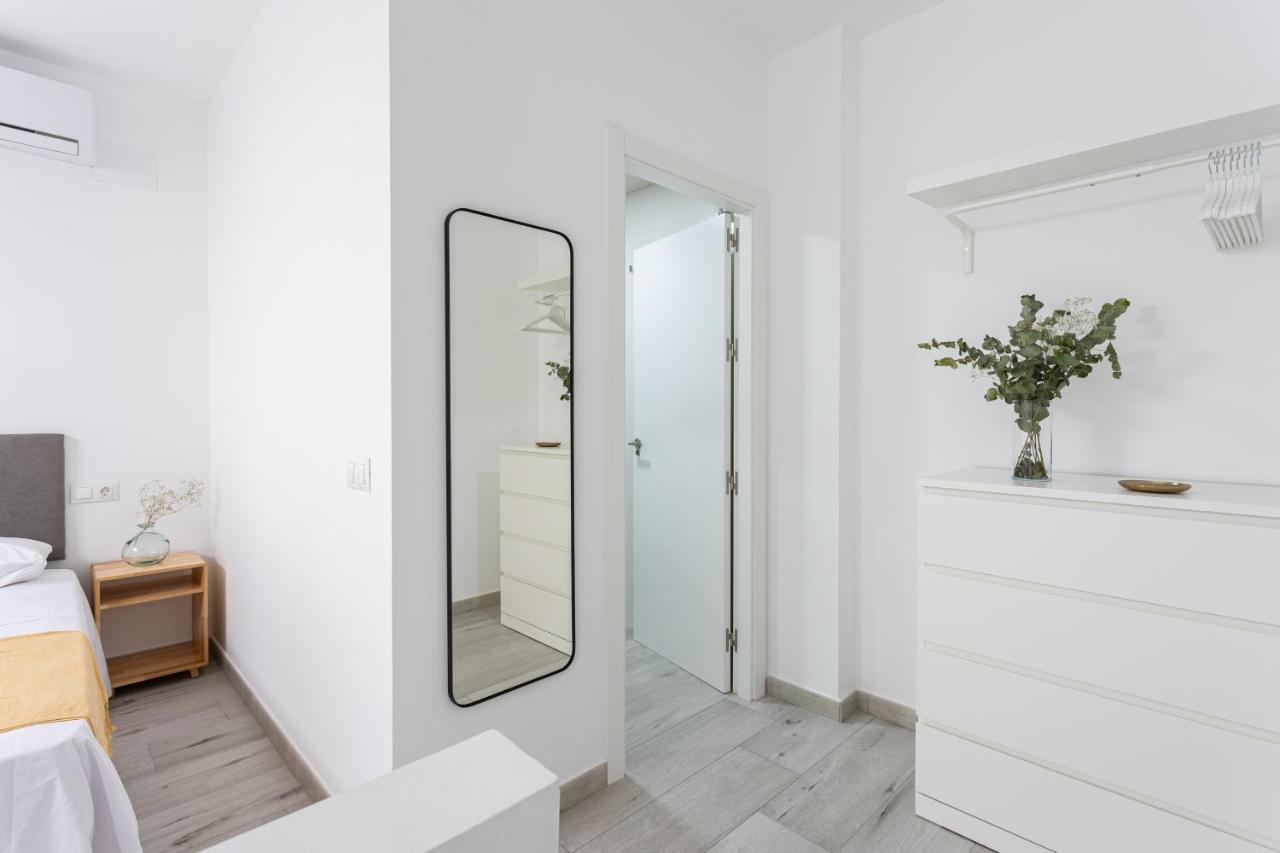 Apartamentos La Pelusa Málaga Dış mekan fotoğraf
