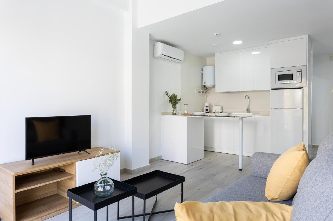 Apartamentos La Pelusa Málaga Dış mekan fotoğraf