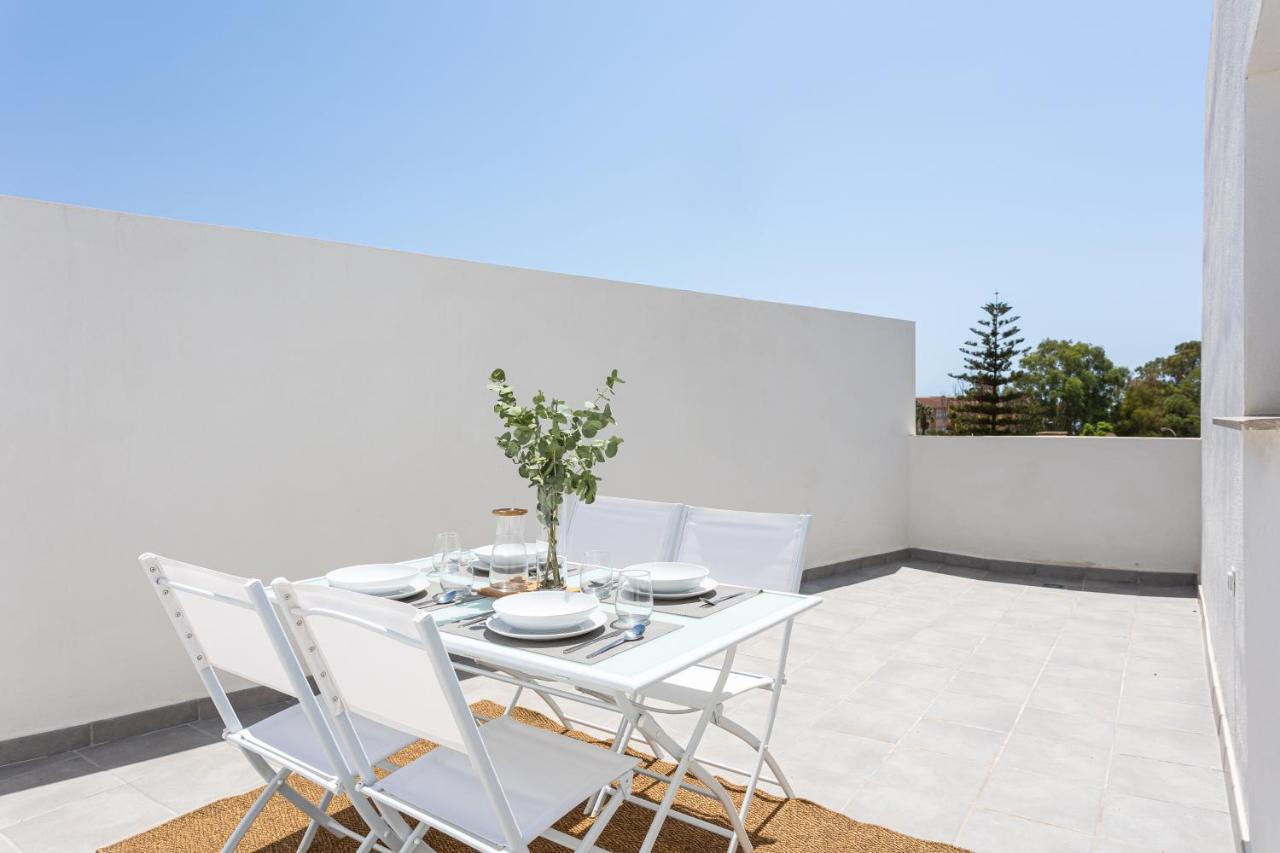 Apartamentos La Pelusa Málaga Dış mekan fotoğraf