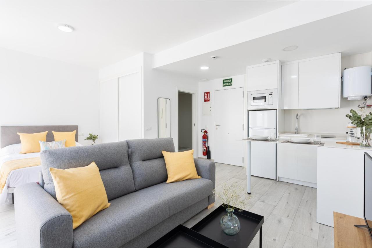 Apartamentos La Pelusa Málaga Dış mekan fotoğraf