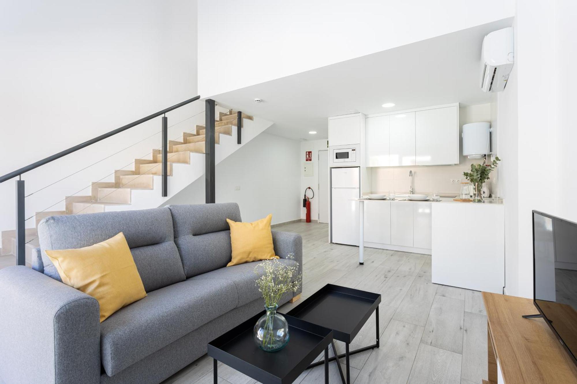 Apartamentos La Pelusa Málaga Dış mekan fotoğraf